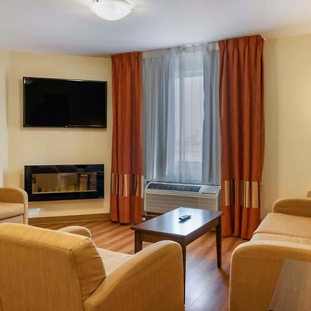 Quality Inn & Suites Winkler Buitenkant foto