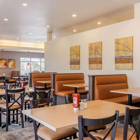 Quality Inn & Suites Winkler Buitenkant foto