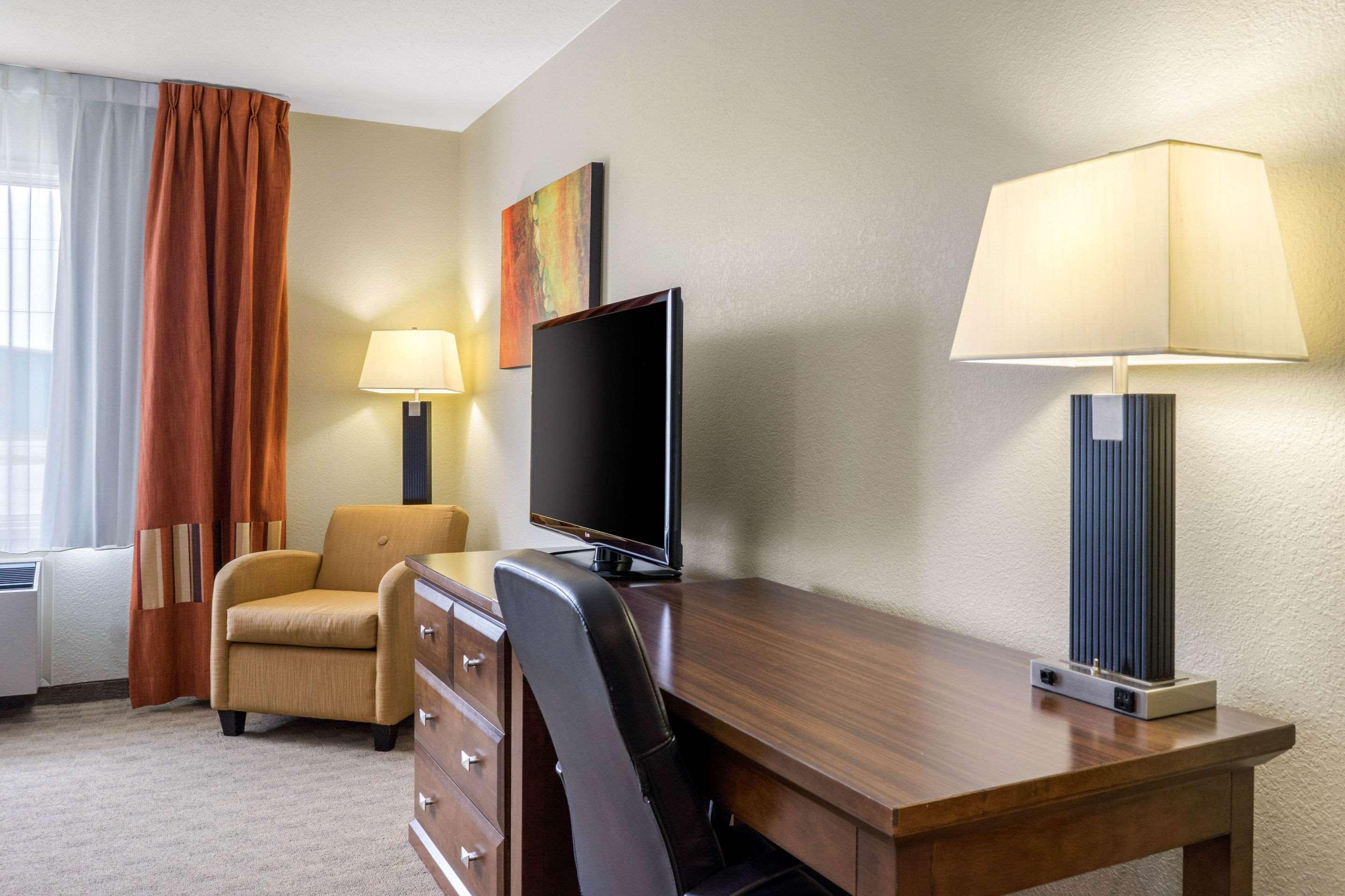 Quality Inn & Suites Winkler Buitenkant foto