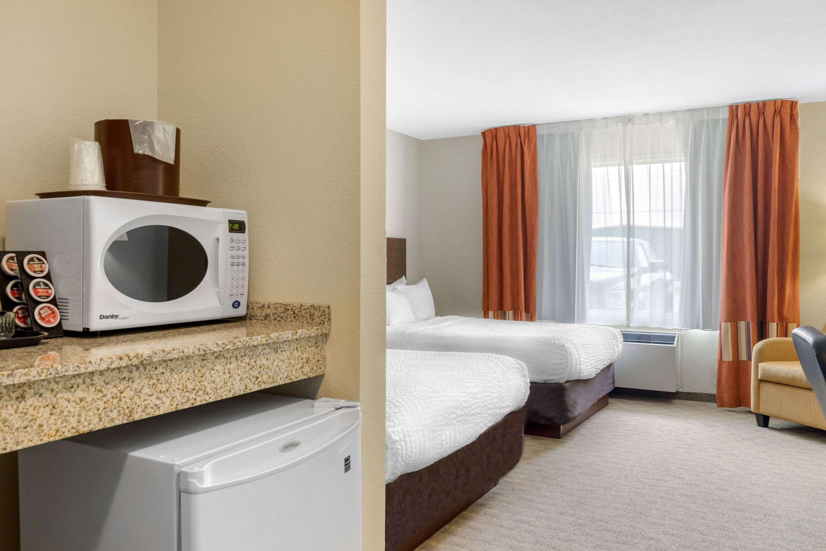 Quality Inn & Suites Winkler Buitenkant foto