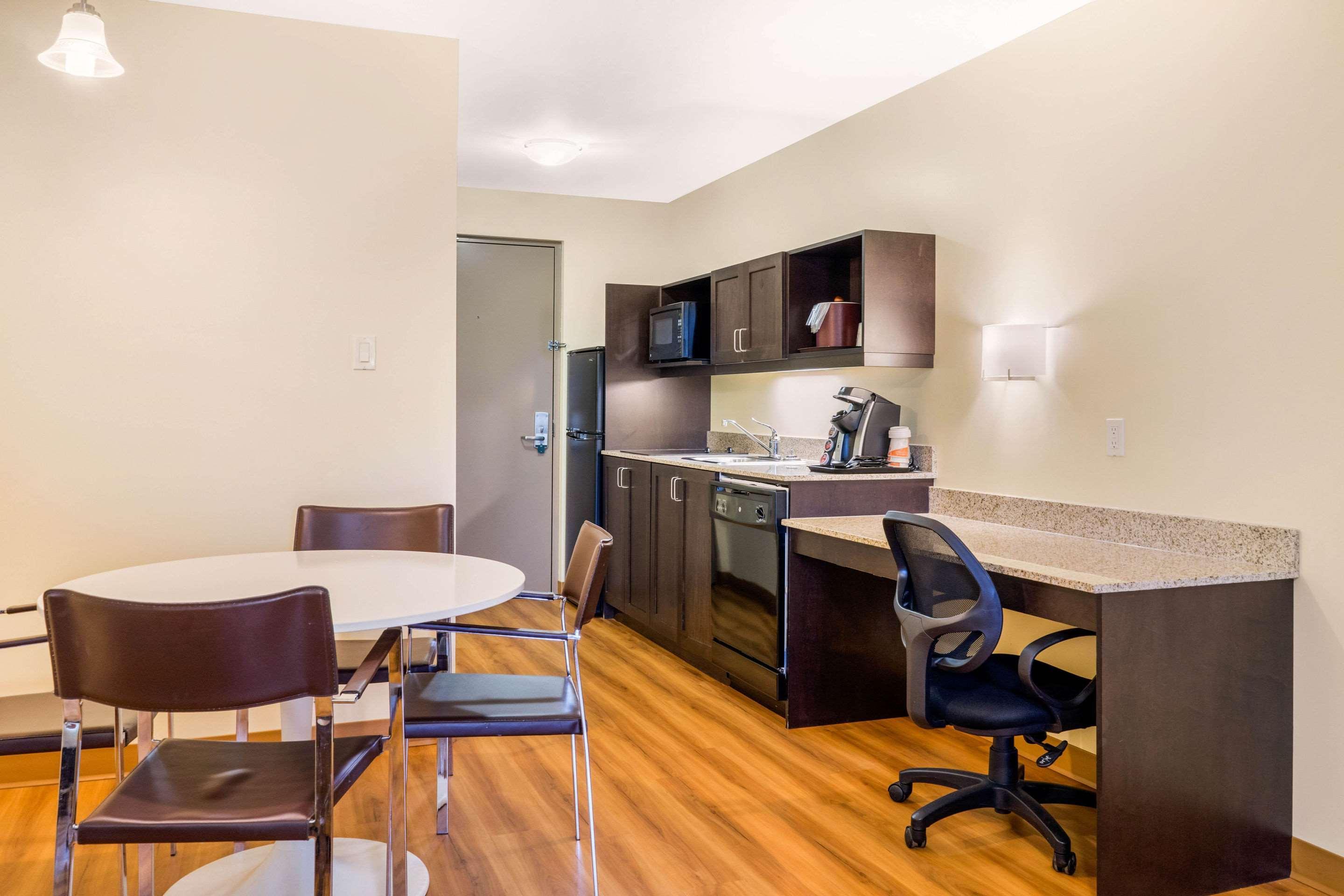 Quality Inn & Suites Winkler Buitenkant foto