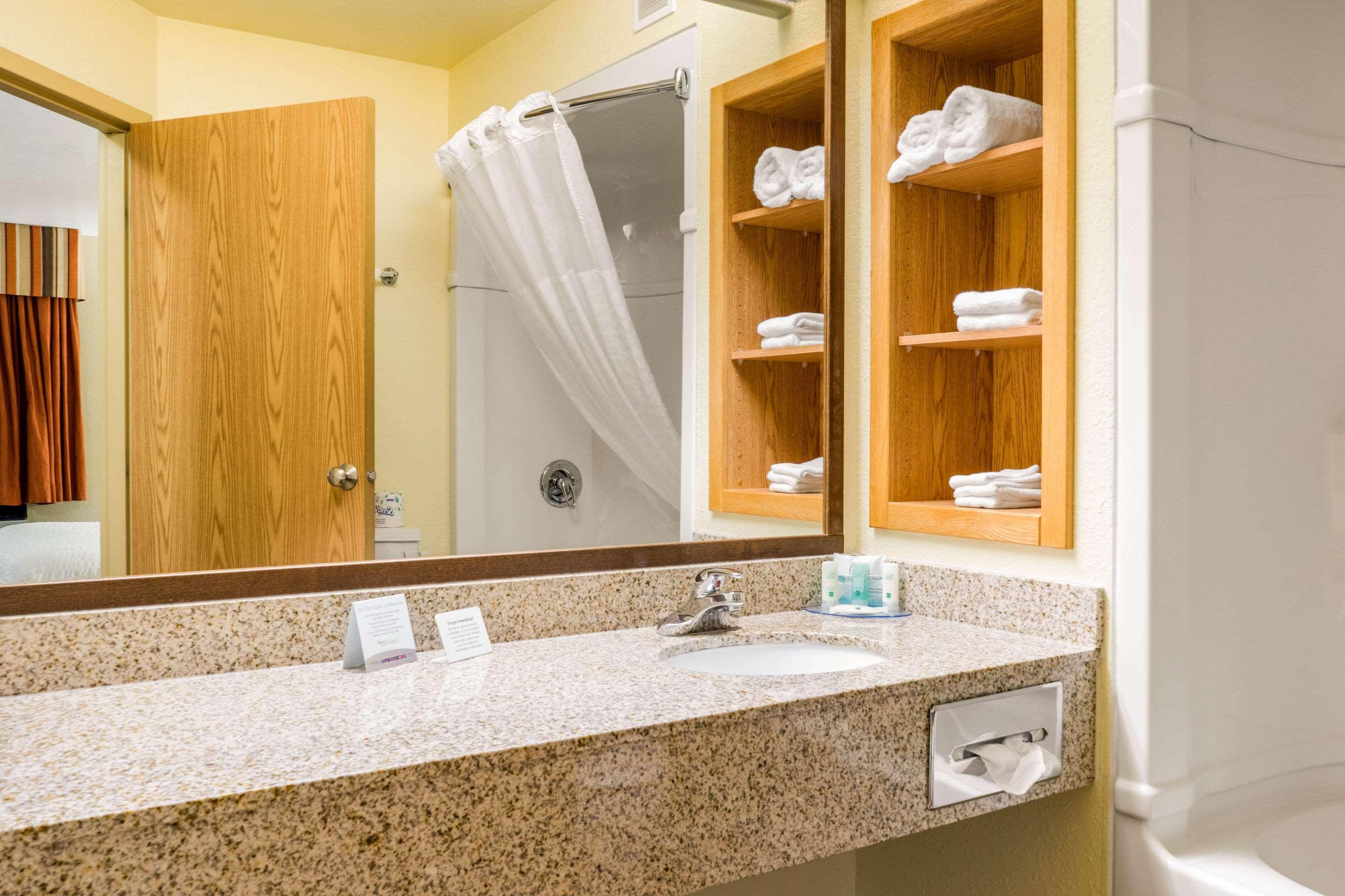 Quality Inn & Suites Winkler Buitenkant foto
