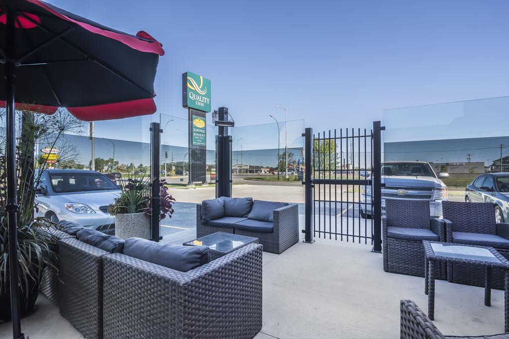 Quality Inn & Suites Winkler Buitenkant foto