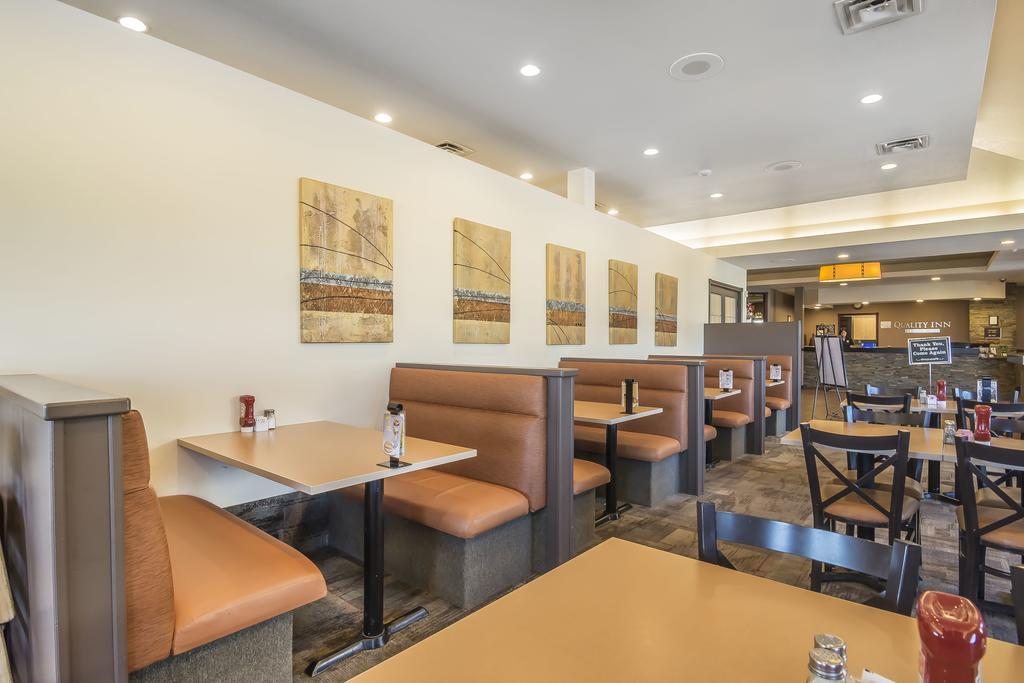 Quality Inn & Suites Winkler Buitenkant foto