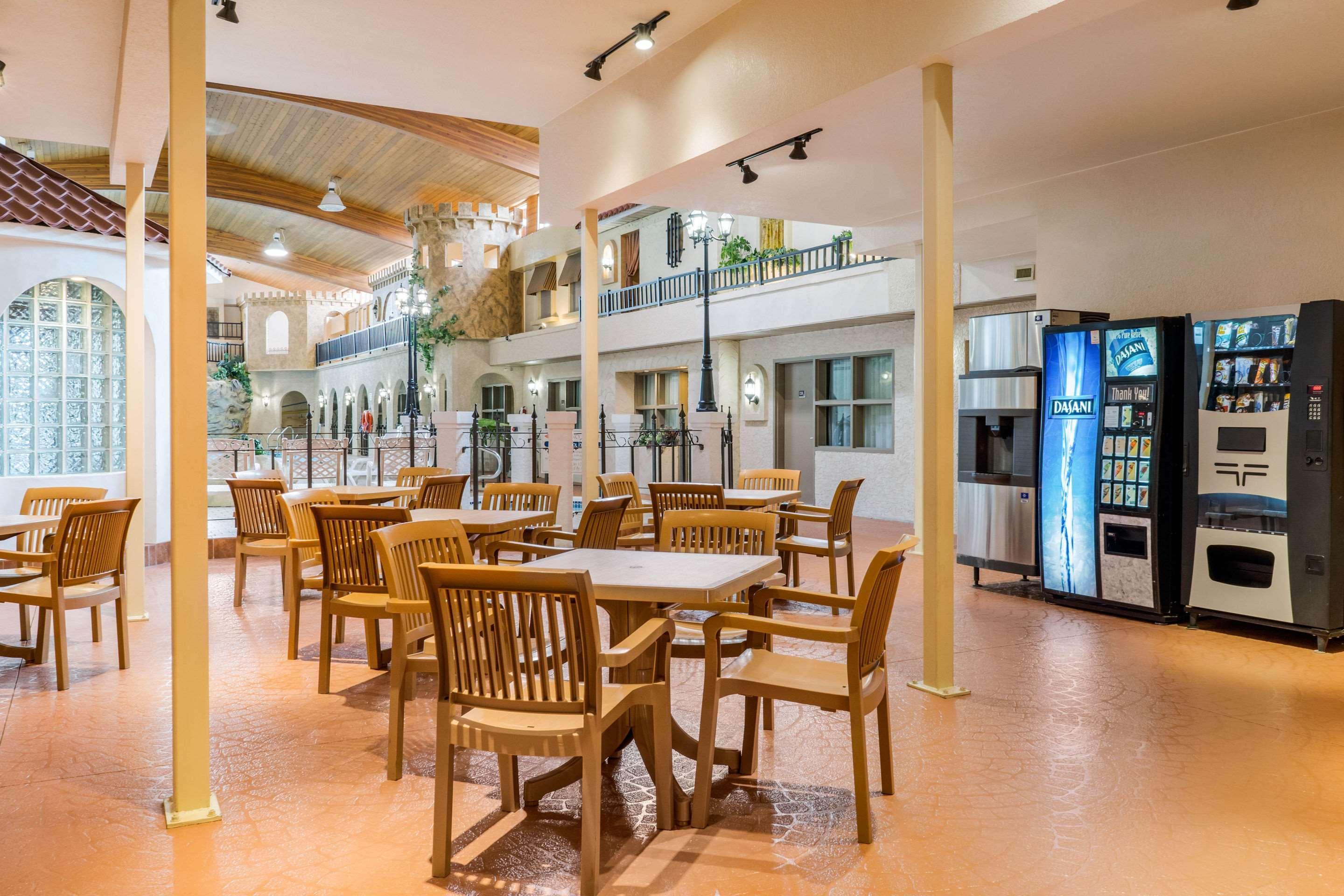 Quality Inn & Suites Winkler Buitenkant foto