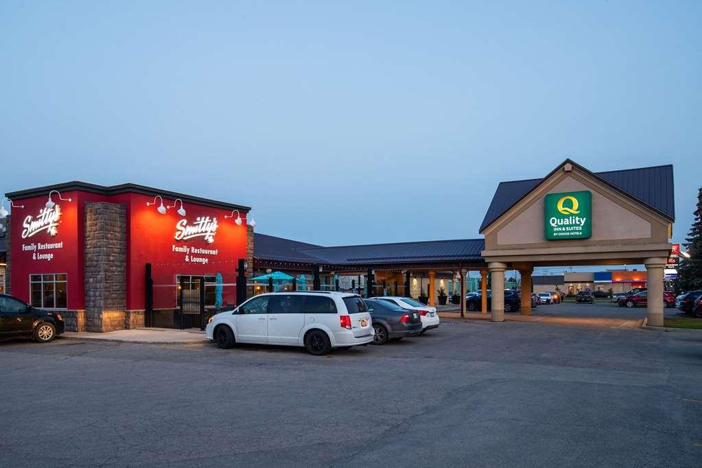 Quality Inn & Suites Winkler Buitenkant foto