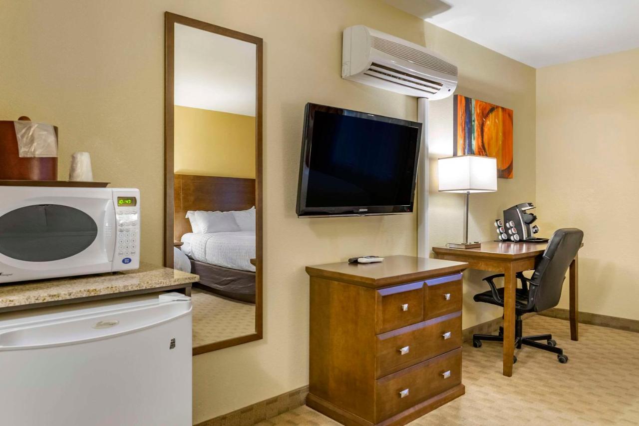 Quality Inn & Suites Winkler Buitenkant foto