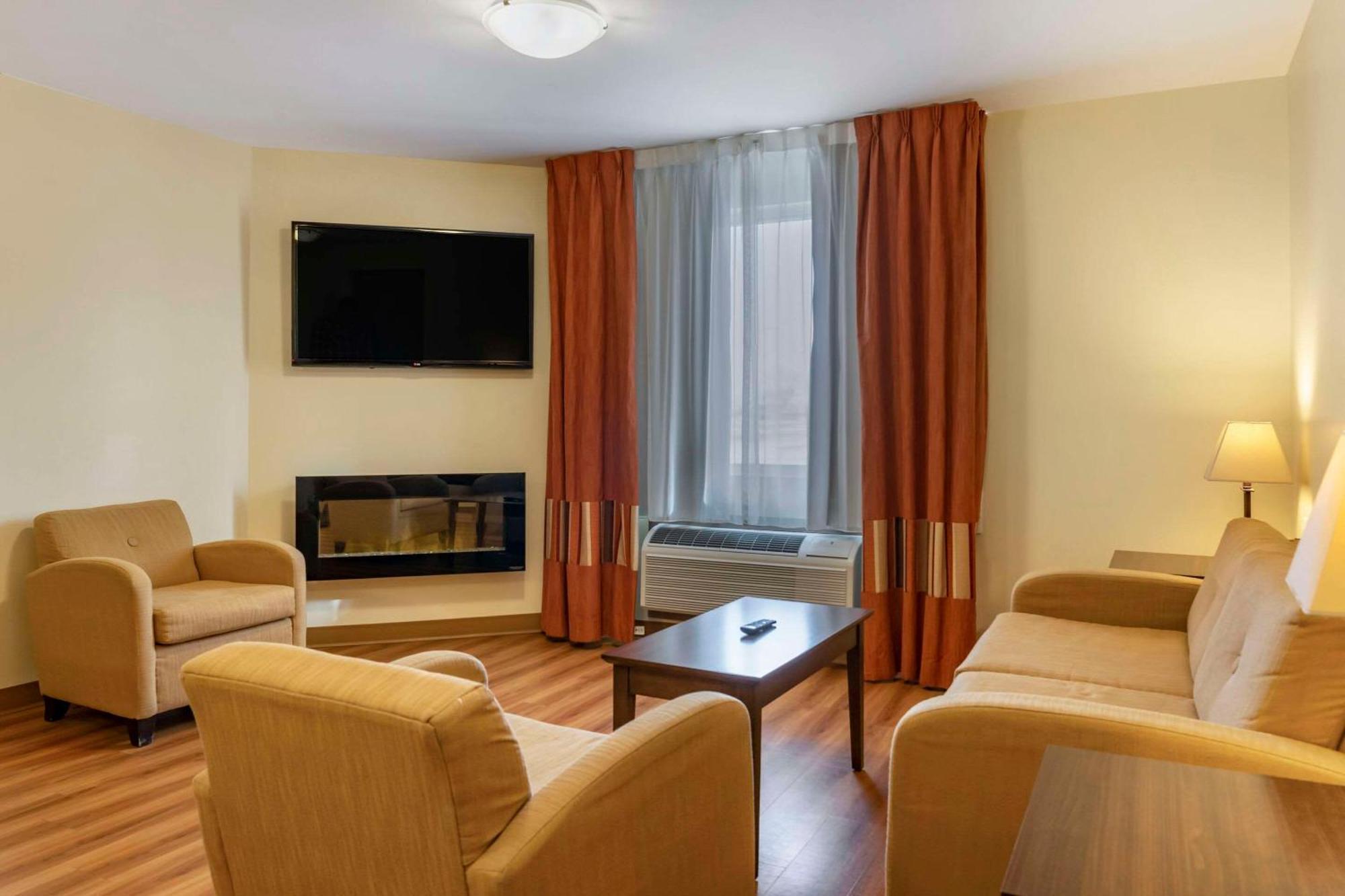 Quality Inn & Suites Winkler Buitenkant foto