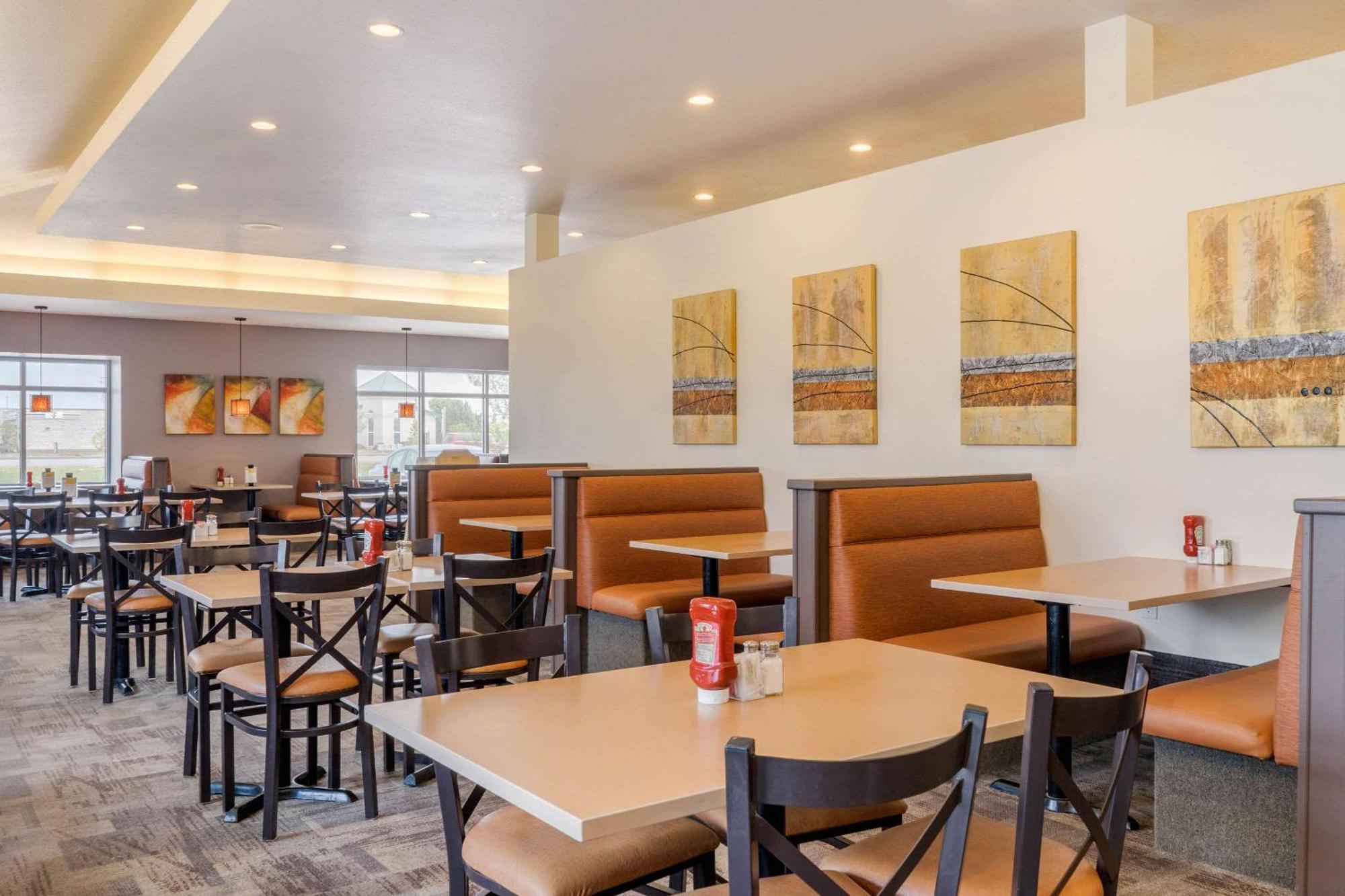 Quality Inn & Suites Winkler Buitenkant foto