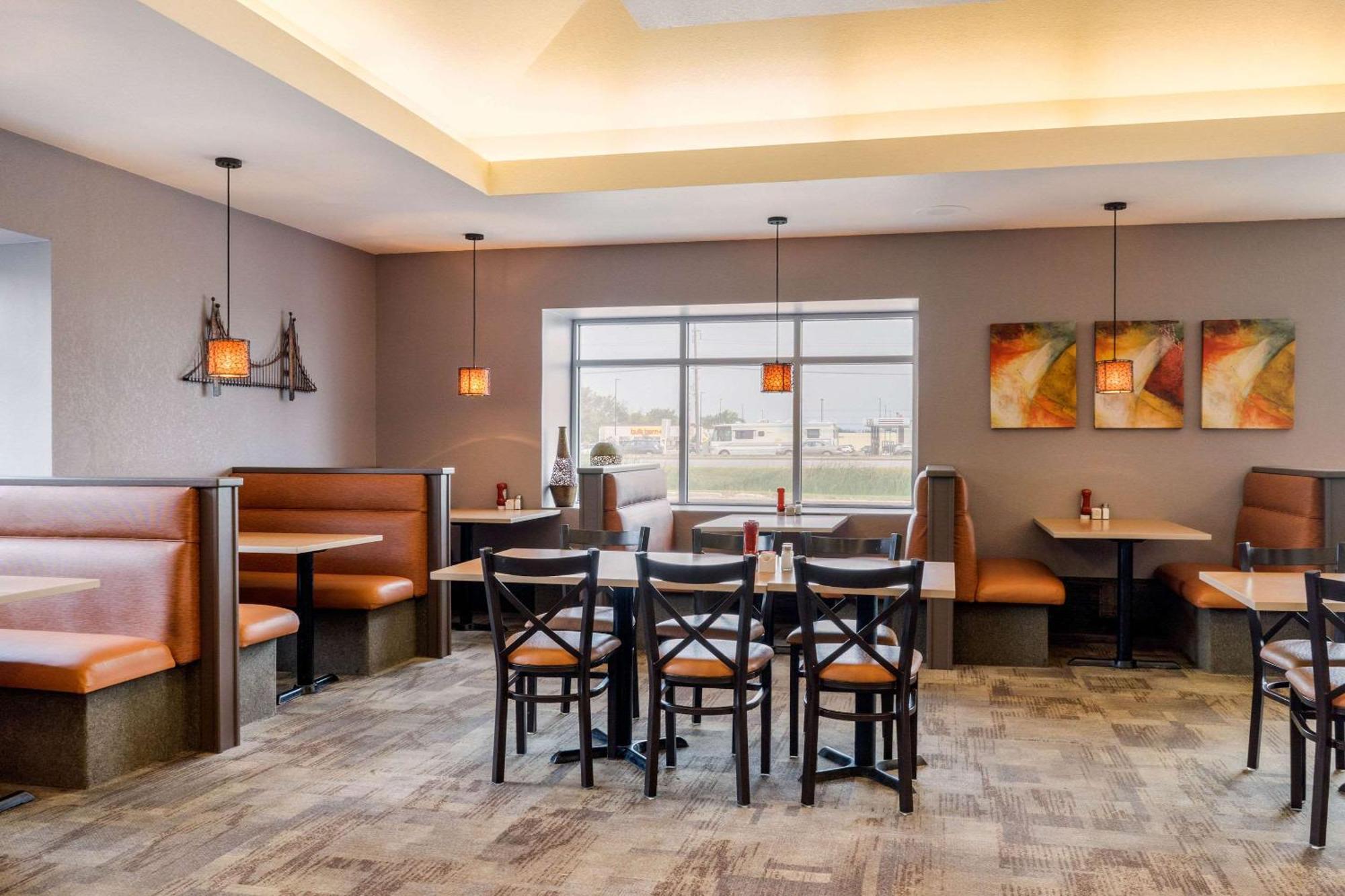 Quality Inn & Suites Winkler Buitenkant foto