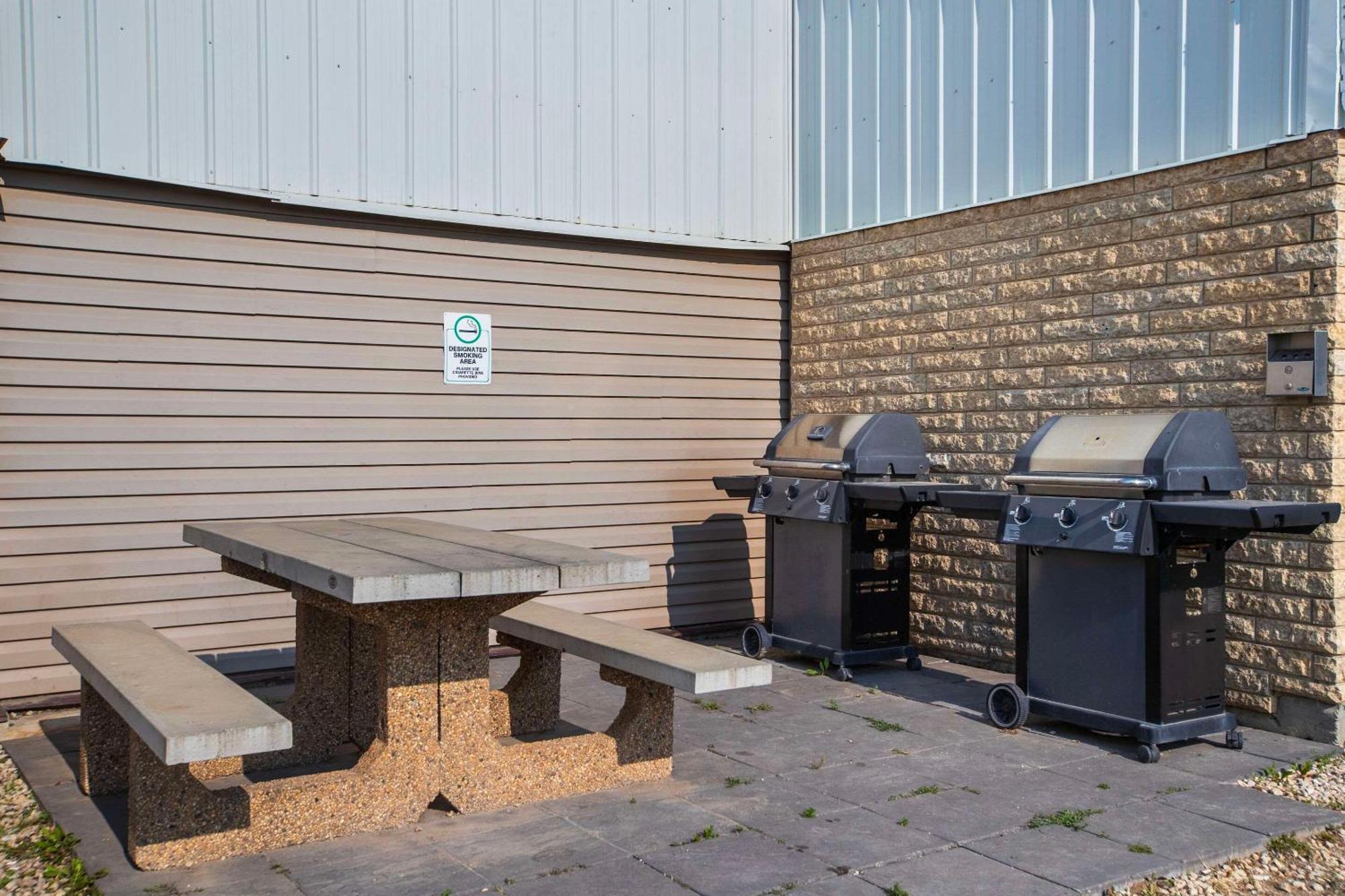 Quality Inn & Suites Winkler Buitenkant foto